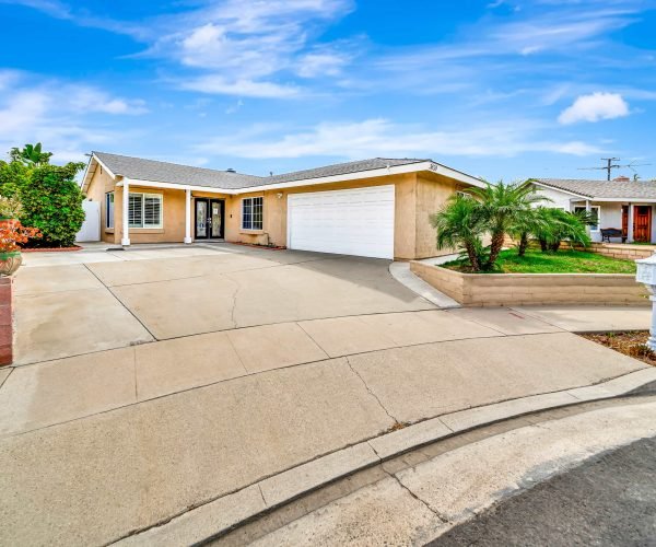 Exterior of 9362 Maureen Dr Garden Grove guest home